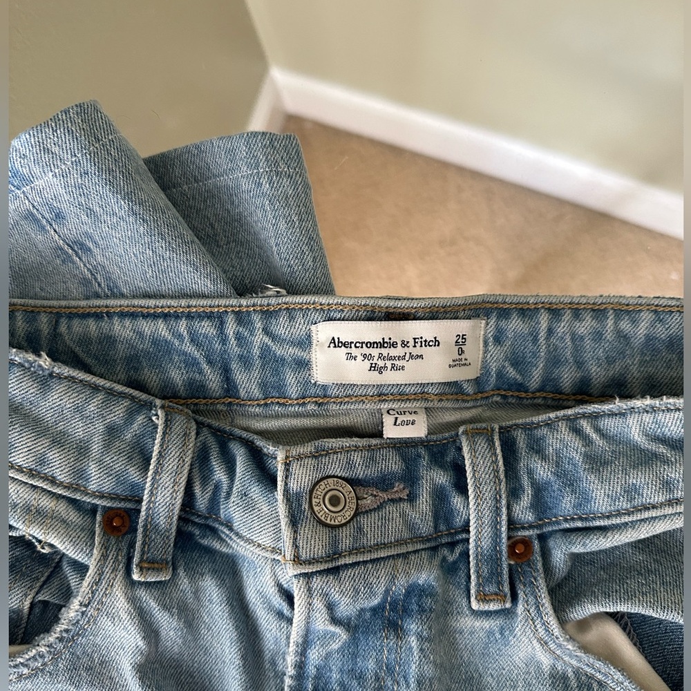 Abercrombie 90’s Relaxed High Rise Curve Love Jeans